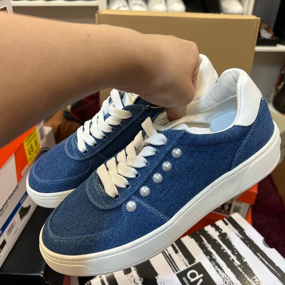 ๐ฅ๐ฅ Brand New Stuart Weitzman Denim Blue women Sneakers size 10 run small - Picture 5 of 9